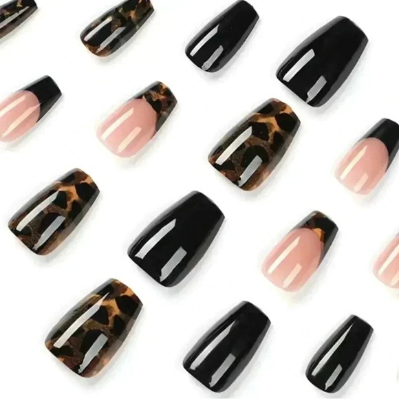 ✨Glossy Black Ombre Acrylic Nails - Picture 3 of 5